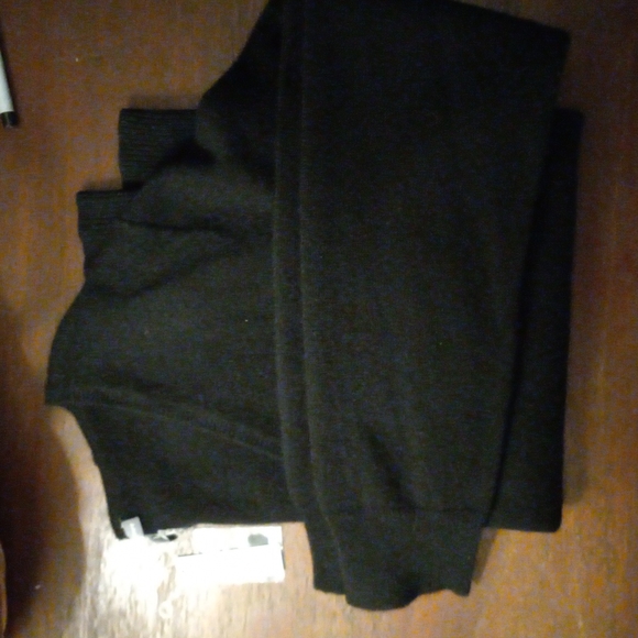 Kohls Black V-neck Cashmere Sweater - Picture 3 of 3